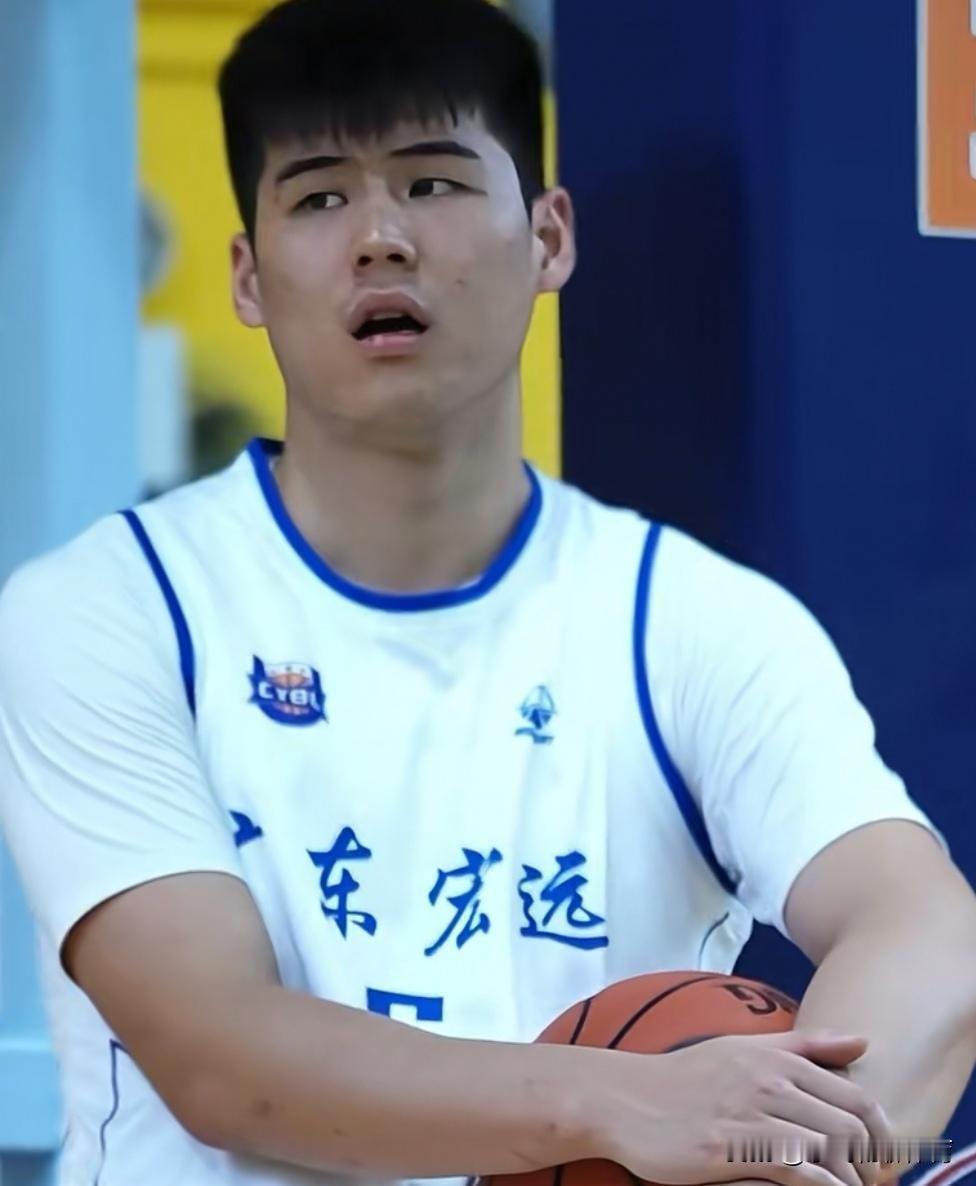 广东宏远一内一外新的组合，在U21简直就是降维打击。经历了CBA一个赛季