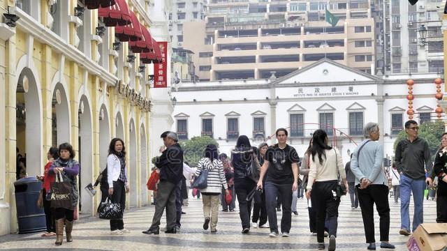 澳门笑颜如花, 香港冷眼相对? 都是这制度在作怪!