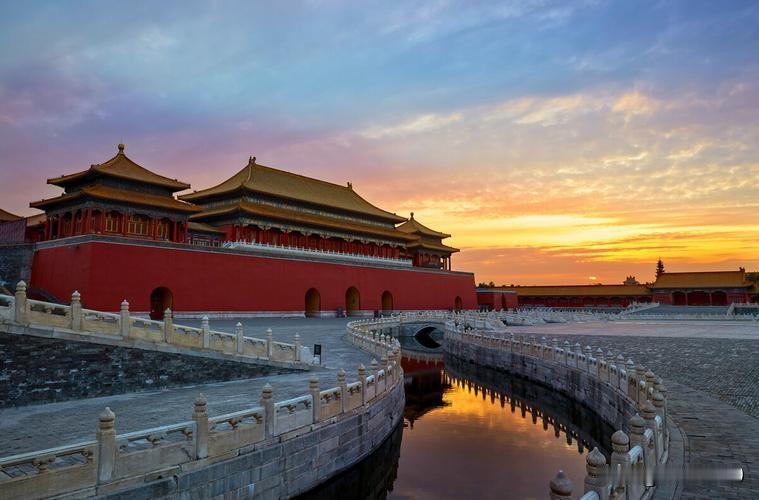 如果让我在人文/风景中各选五个旅游胜地，我的选择是：一类人文：北京，西安，南