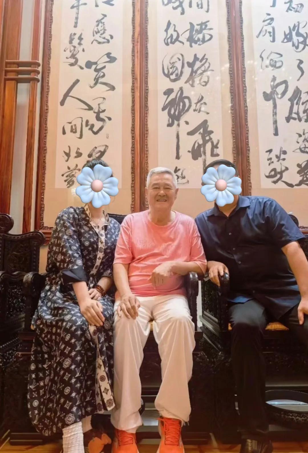 67岁赵本山近照曝光，状态引关注。昨天（7月26日），有网友发文盛赞赵本山是
