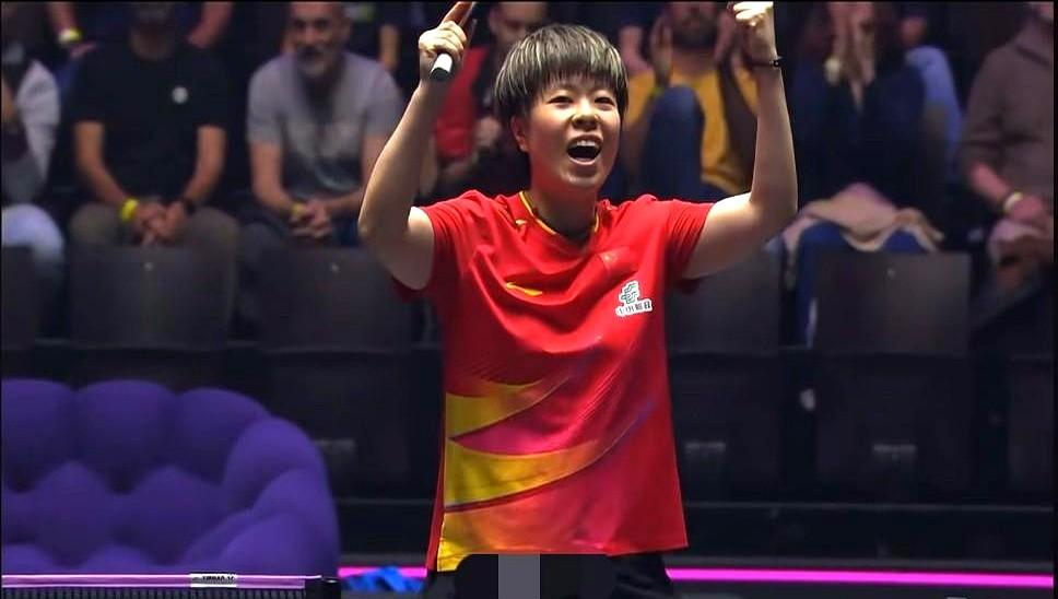 她赢了比赛,更赢了尊重!王艺迪3-1拿下高桥布鲁娜后,画面定格在她弯腰90度