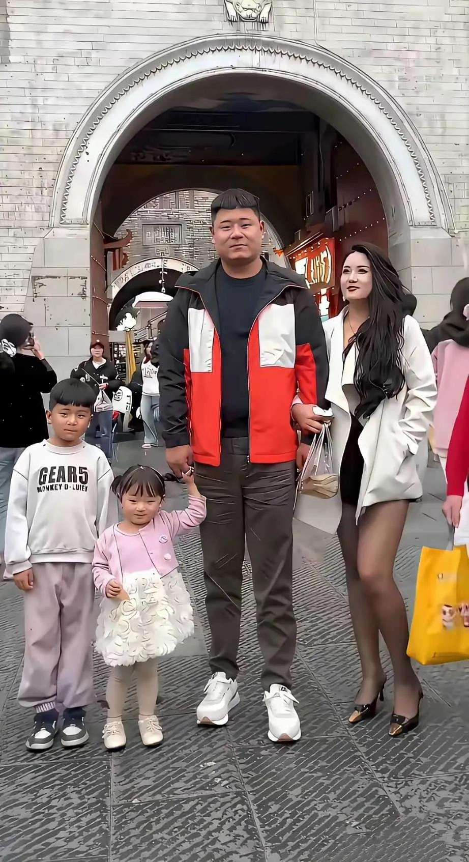 妈妈这么高颜值白瞎了