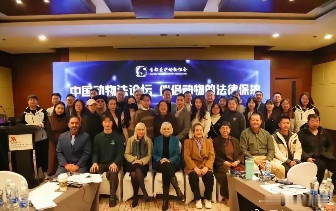 用猫狗控制中国，但愿是危言耸听。用猫狗控制中国人，可能是境外敌对势力