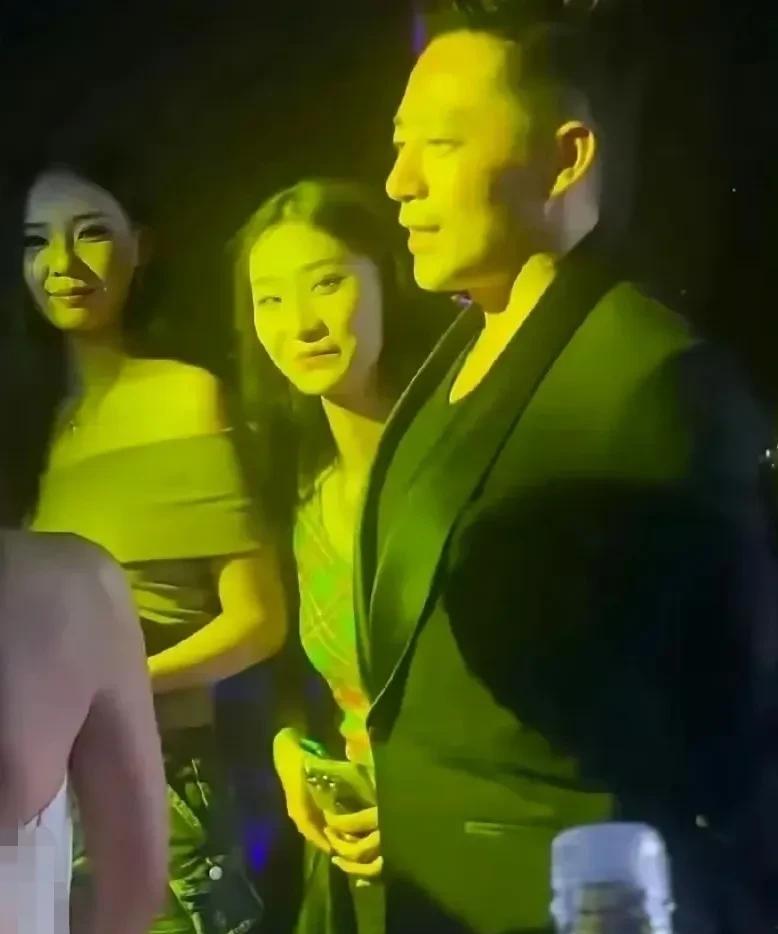 马筱梅：太开放了！网友都没眼看下去了，人妻不合适吧。想多了！就是正常的朋友聚
