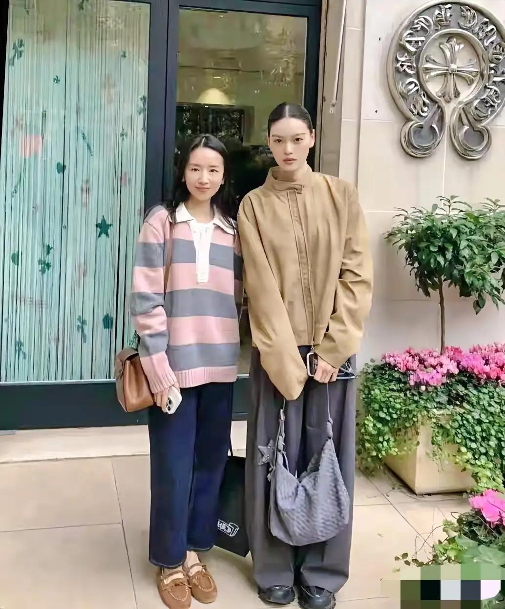 欧唛嘎!董洁在娱乐圈里算是顶级的骨相美，可当她和旁边的这一位美女同框时，瞬间就