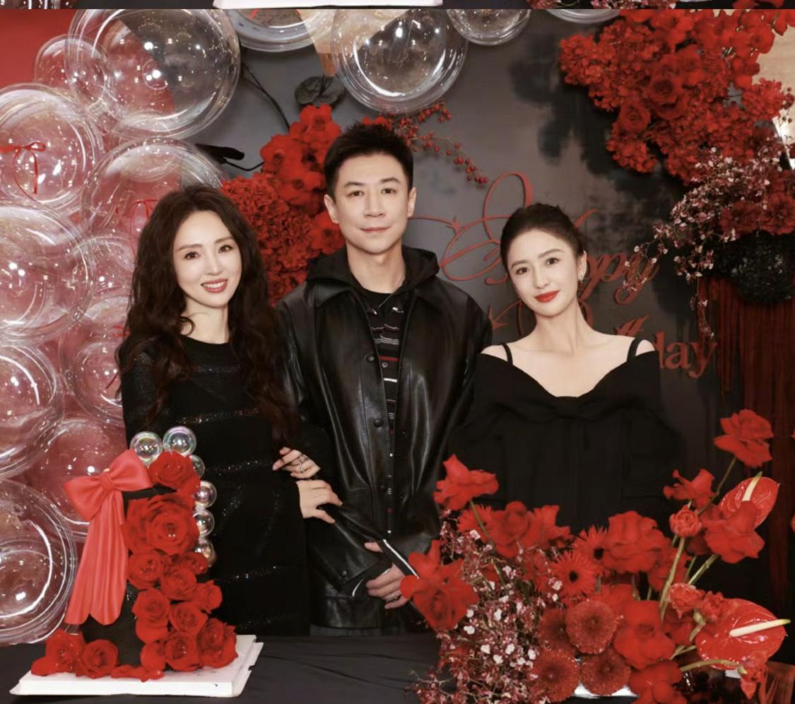 佟丽娅为董璇庆生，中间的张维伊看着十分顺眼。站姐在张维伊工作的地方，经常拍到