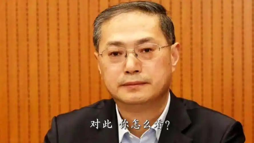这事终于有人敢捅破了！今年两会，政协委员周世虹直接建议废除劳务派遣制度，不是去修