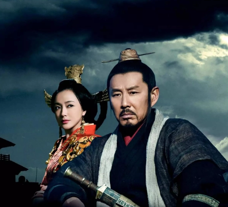 公元前196年，韩信被吕后杀于长乐宫，灭三族。刘邦回来以后显得很高兴，但又悲天悯