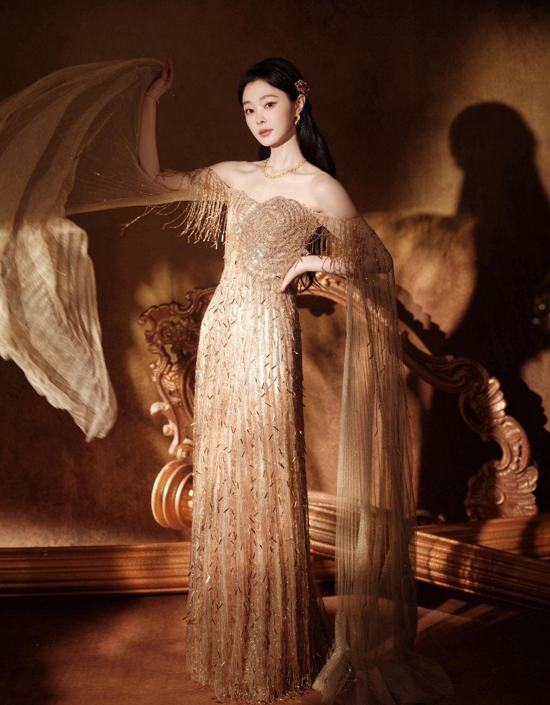 这样穿的宋轶好像中世纪的美人是女神是公主是仙女独一无二美得发光发亮一眼