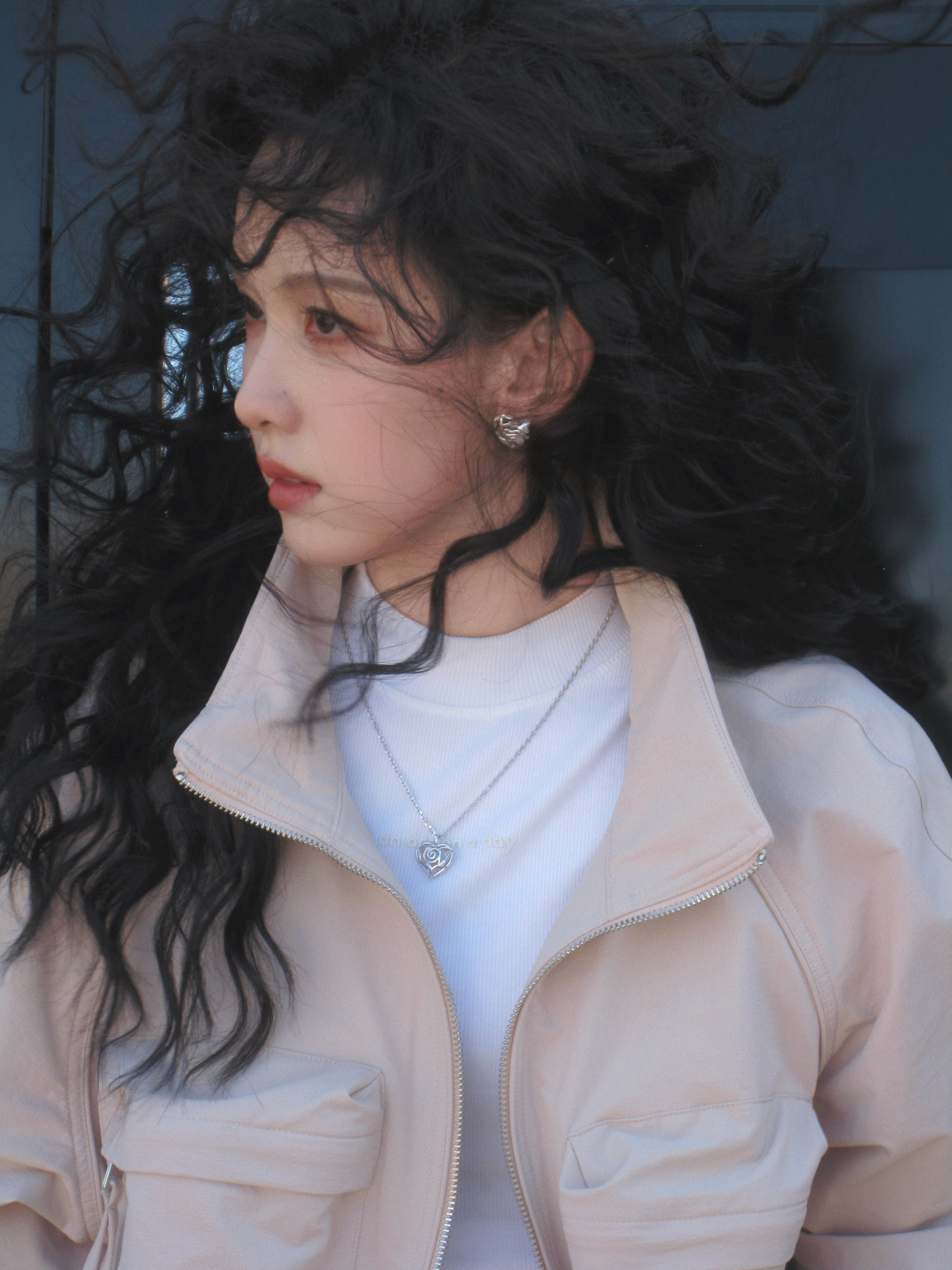 陈都灵楚朝真的很有招嘟家“偷偷拍”之芭莎花絮🏜️拥抱旷野凌风，给旅途