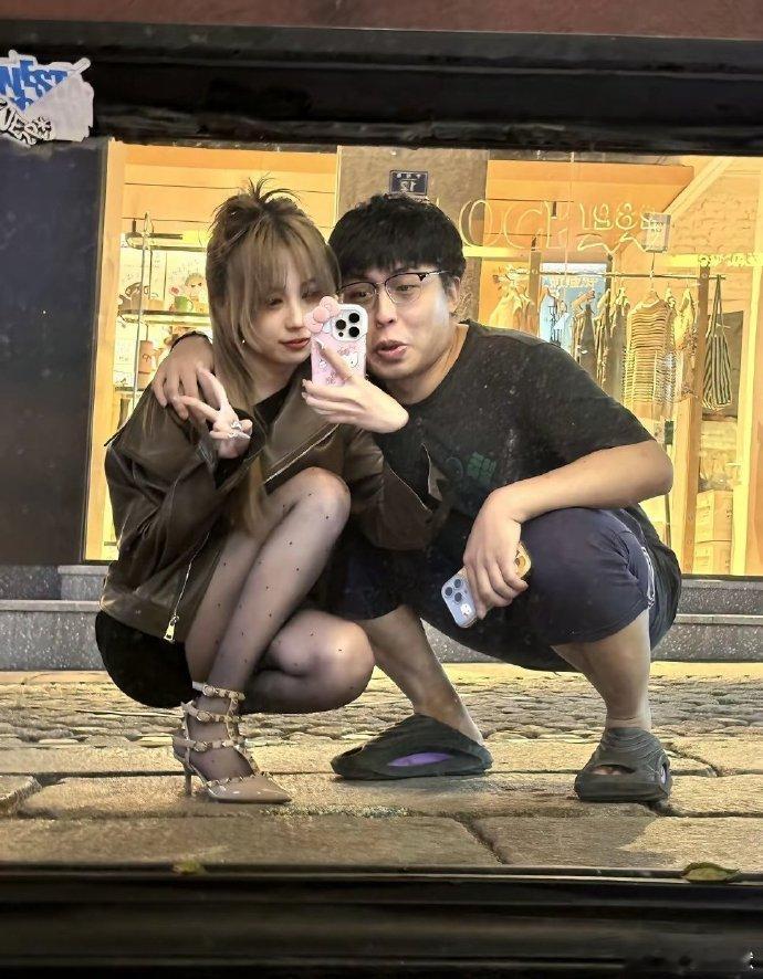 情侣同一个地方打卡，一年后的变化你看出来了吗