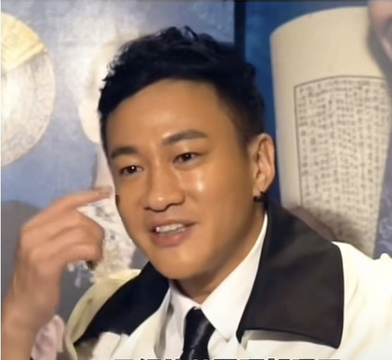 演员何润东说：“孙俪小孩的名字是我取的，因为之前我们经常合作演情侣，私下的关系非