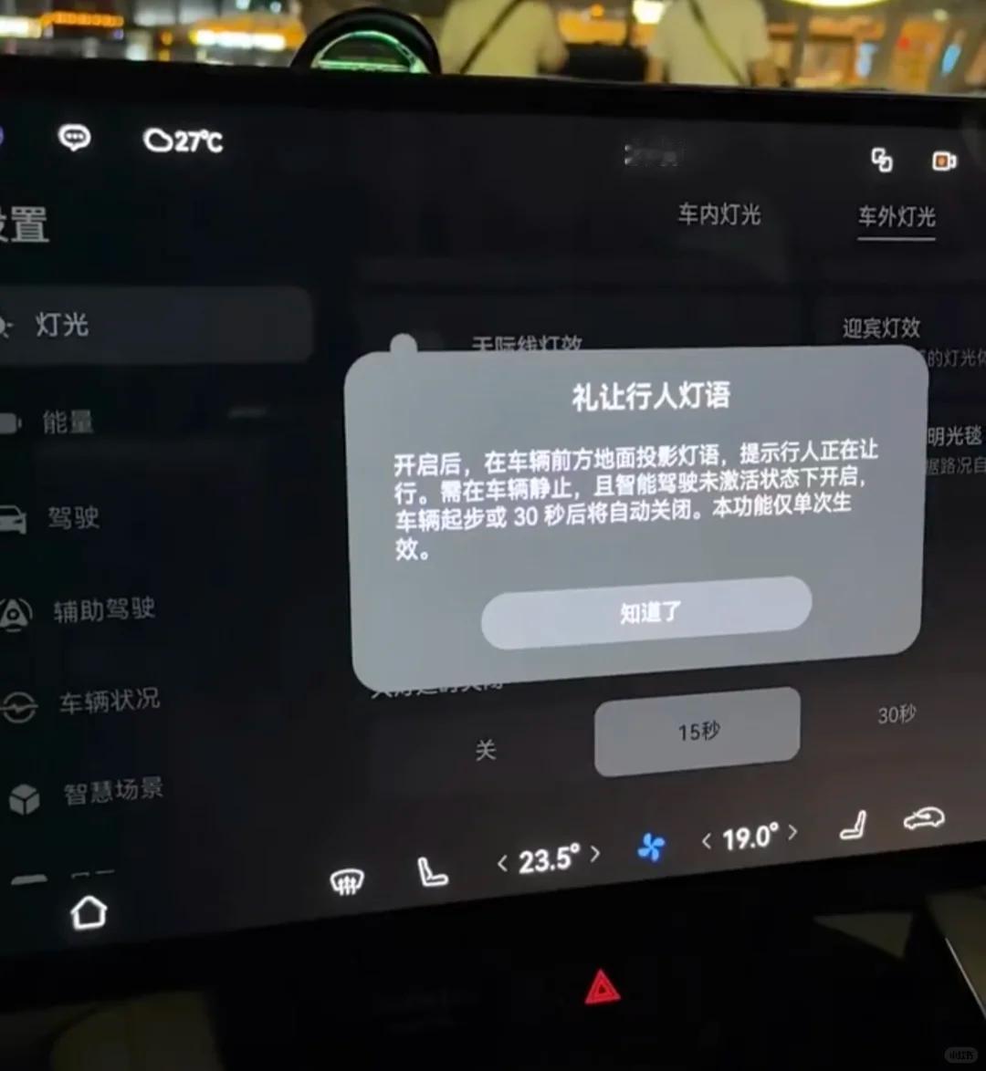 谁是塑造者？鸿蒙智行车主与品牌的价值观共生新华社点赞鸿蒙智行车主，引发了一个更
