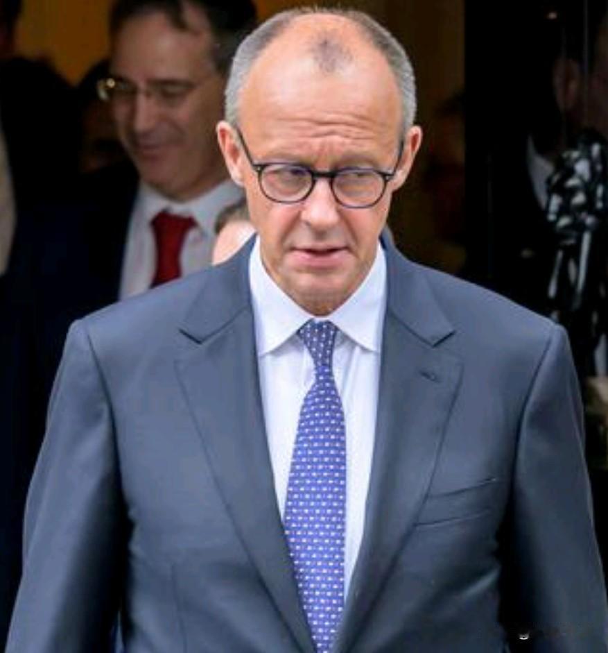 德国总理梅尔茨在联合记者会上表态支持以色列,并称“加沙的儿童是哈马斯的人质”,现