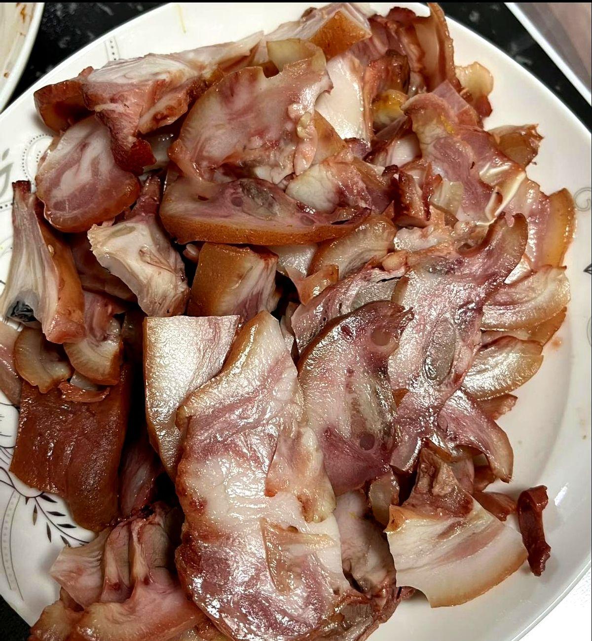 奉劝大家一句，能在家里做饭就不要出去吃饭。现在外面的饭菜真让人摸不透，吃完就得