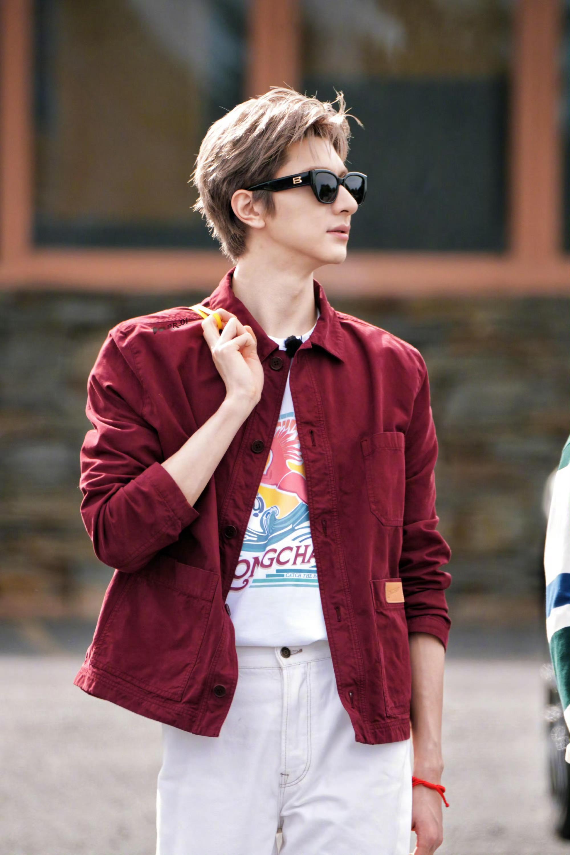 林一地球超新鲜林一地球超新鲜新发色路透地球超新鲜路透来啦！新发色帅到没天理了！