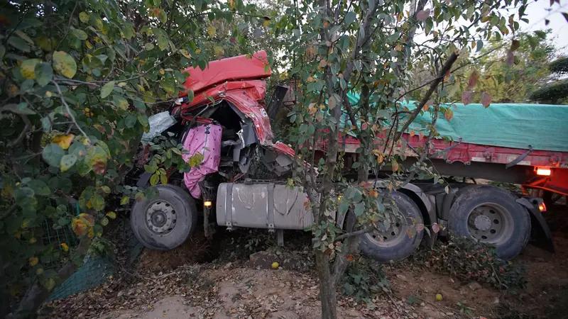 河南男子偷开他人车辆引发连环车祸，赔偿责任引发热议！近日，河南巩义发生了一起