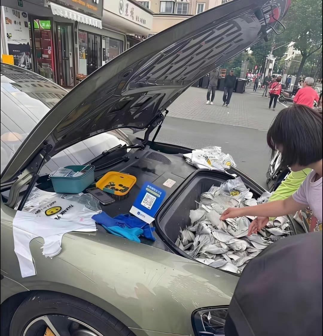 雷军要是看到这一幕，也欣慰了吧，终于有人懂他了