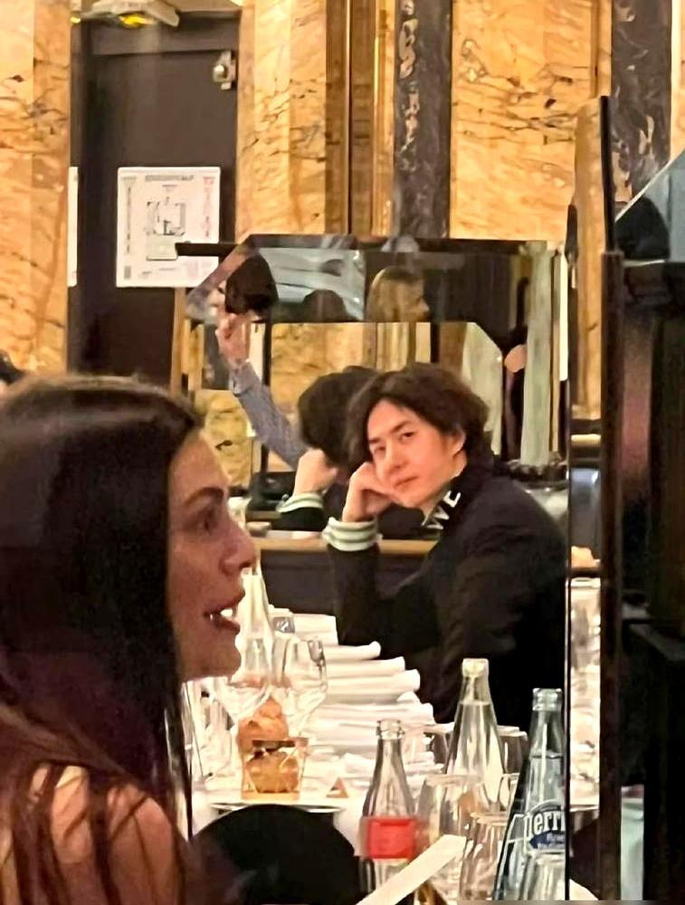 谁能想到，奢侈品圈的排面逻辑，现在彻底反过来了。2026巴黎时装周罗意威大