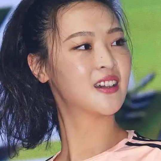 2018年，“排球女神”惠若琪嫁给了“北大才子”杨臻博。但婚后两年，他们却始终要