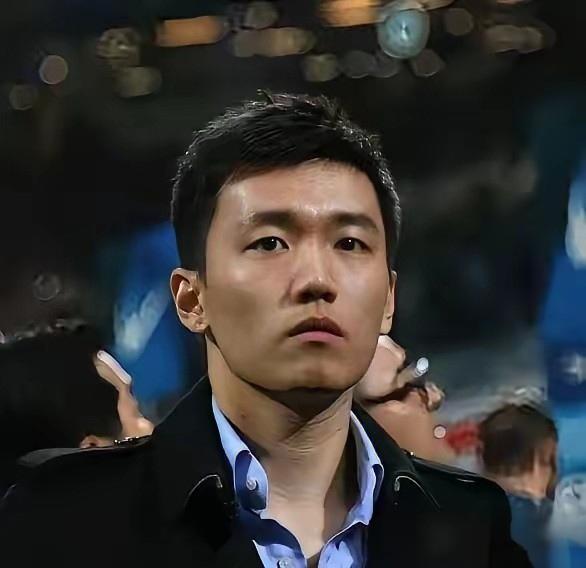 如果苏宁创始人张近东先生的儿子张康阳不思进取，普普通通选择躺平，或者就像万达创始