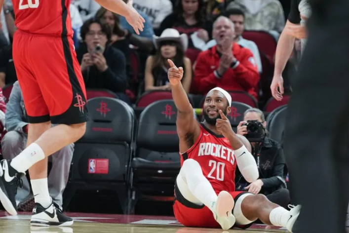 火箭前锋阿门-汤普森今天接受了采访，谈到了队友约什-奥科吉。阿门赞道：“他对我