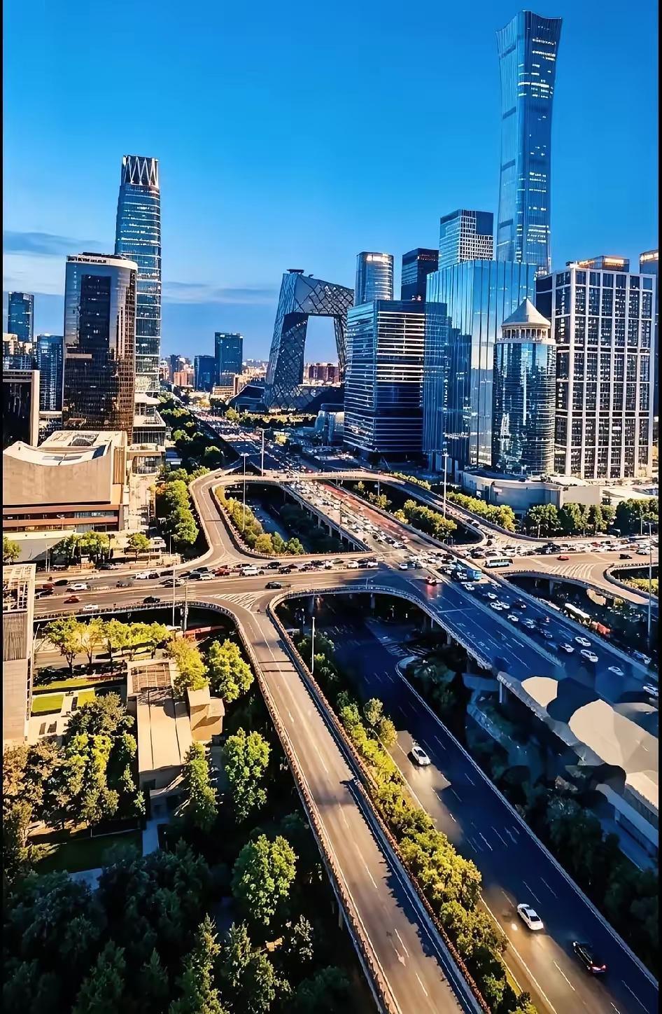 建发杭州总经理马政纲被停职调查，消息一出网上吵翻了天。说实话，比起他停职这件事