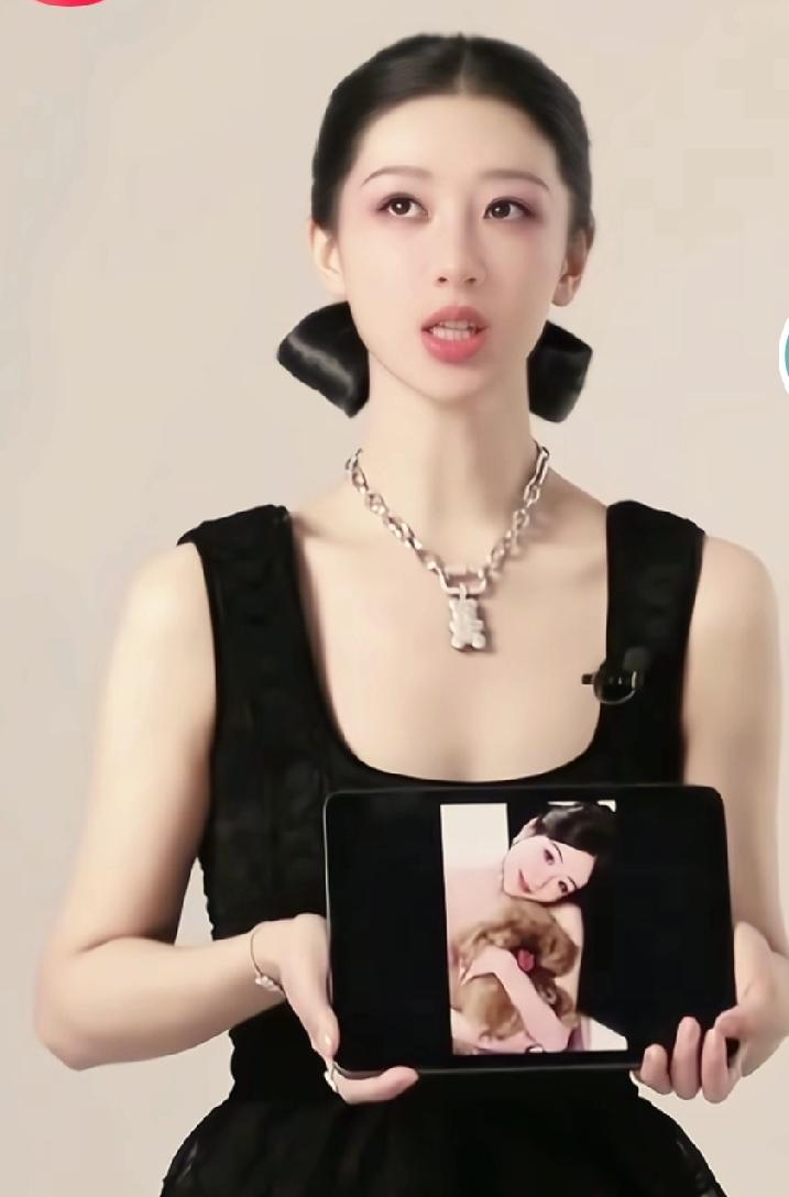 杨紫这张脸可以用瞬息万变来形容了。每次出来营业都不一样。得分辨好久才能看出来杨