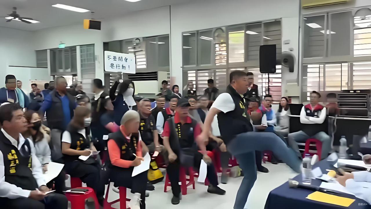 傅昆萁再立战功，为花莲争取300亿重建资金，将流氓张峻这一脚踹回原形，至此宣告张