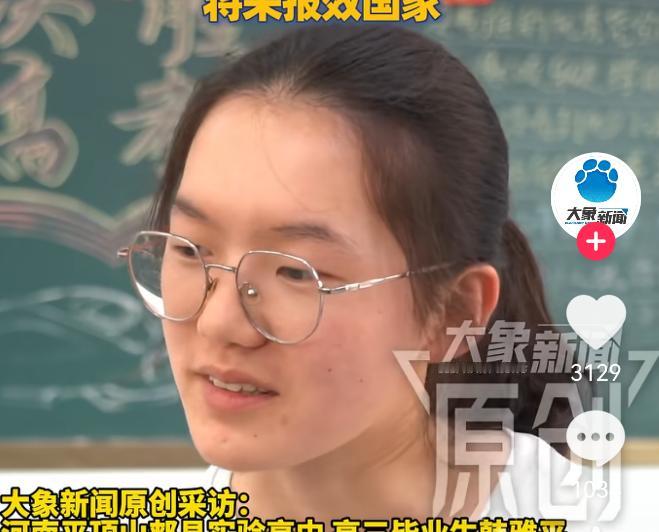 韩雅平高考斩获699分，面对军校、北大两条诱人出路，她没有动心，反倒选择填报清华