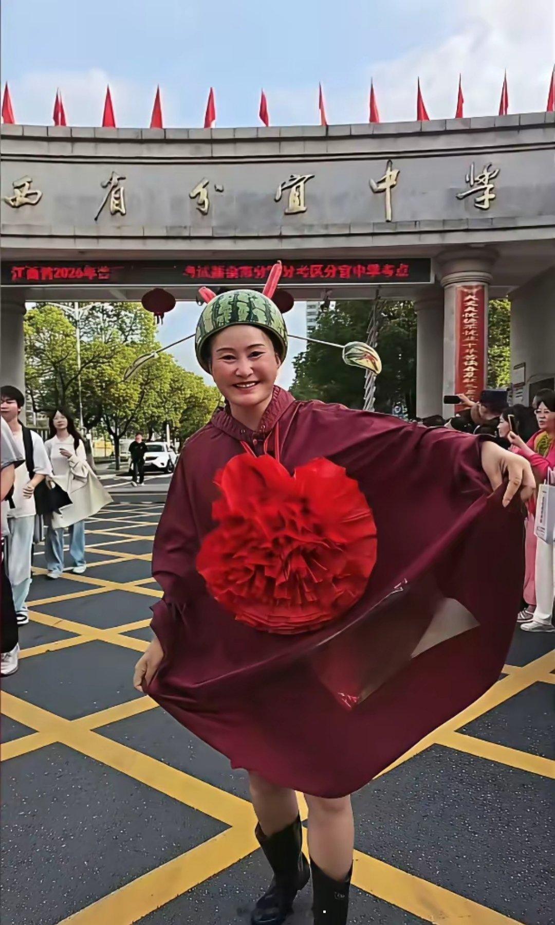 高考的热度也要蹭，这种网红应该治理！