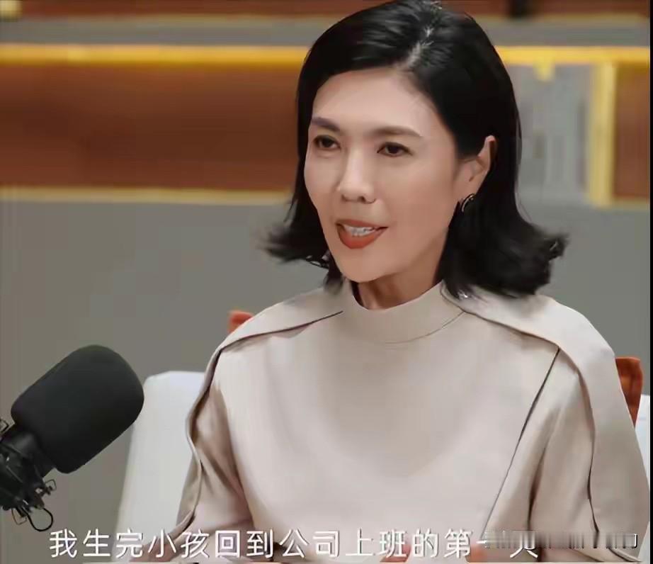 看苏女仆上鲁豫的节目，整张脸很僵，笑起来不自然，很勉强，一看就是过度整容了，玻尿