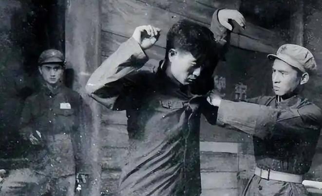 1951年，特务张树桥落网，面对审讯，张树桥语出惊人：“不怕告诉你们，我的同伙是