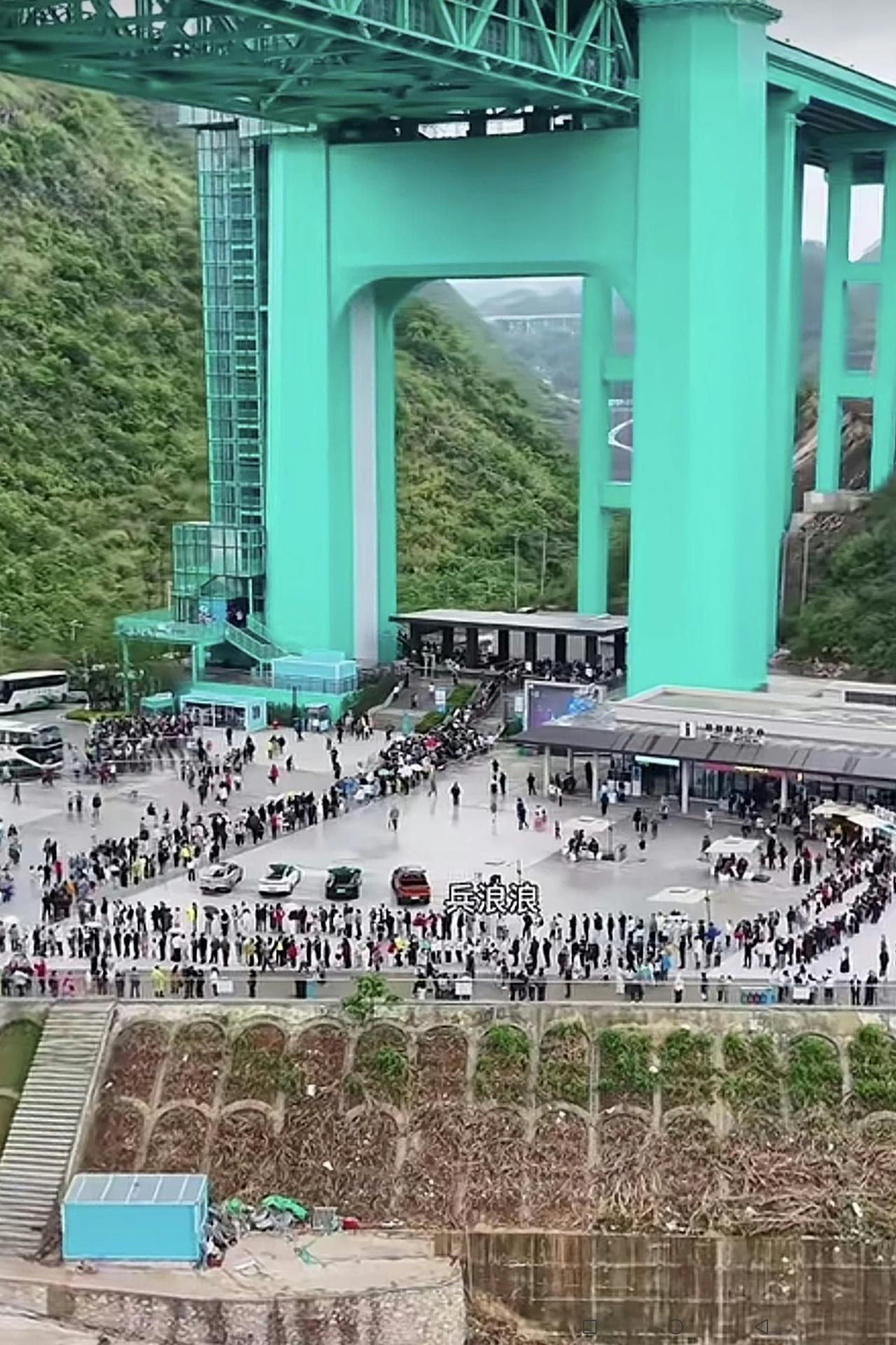 不能不说，当时把花江大桥作为旅游景区一起建设，是很有战略眼光和商业头脑的。这样做