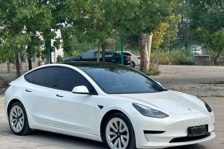 二手特斯拉Model3从三十万跌到十多万，不想踩坑先认准批次！特斯拉Model3如今新车连番降价，二