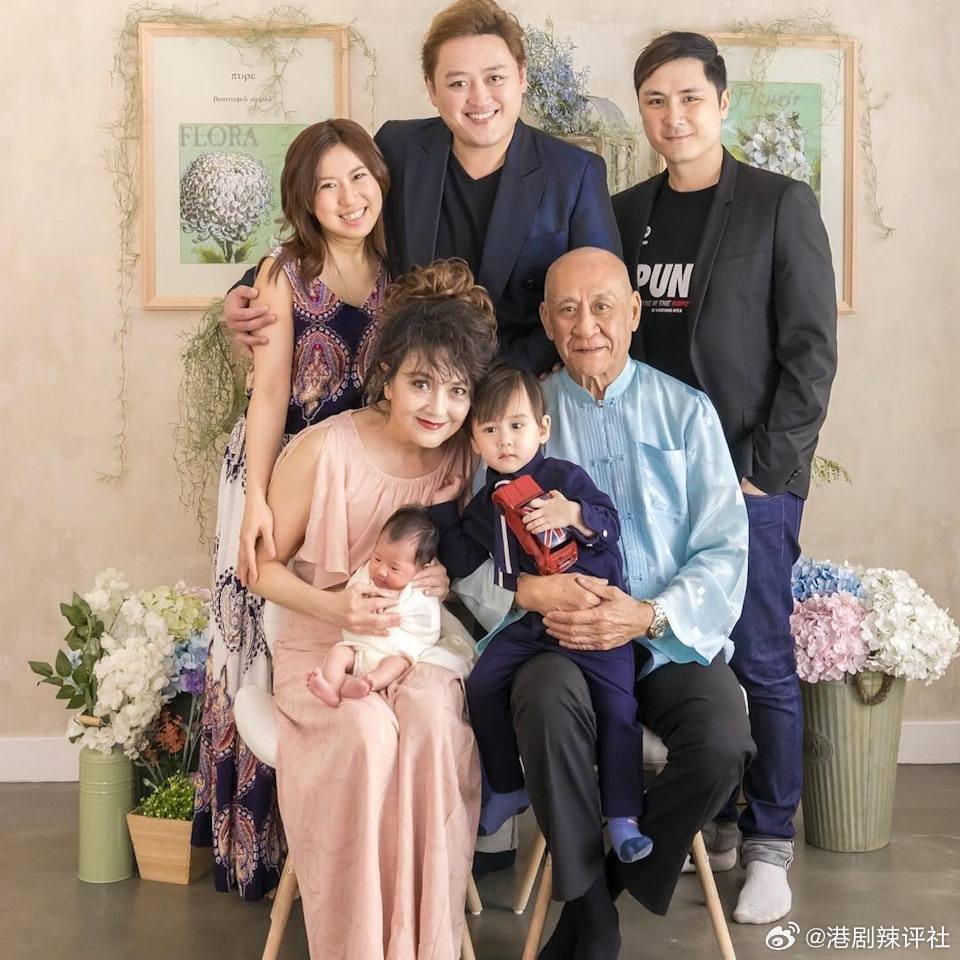 藝人施明傳出離世消息，享壽74歲。2022年傳出消息，施明因在家中跌倒導致頭部受