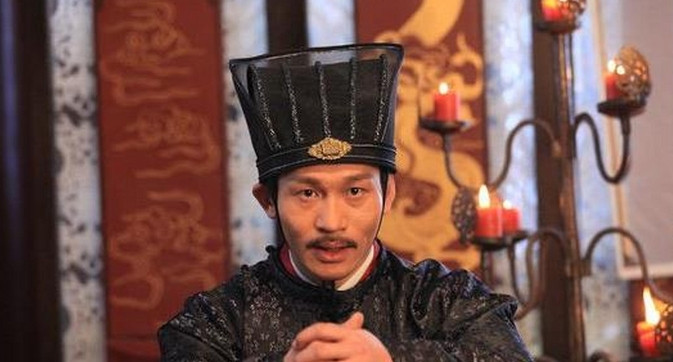 宰相李义府巡察大理寺，突然看到一个绝美丰腴的女囚，李义府不由两眼放光，心如猫抓，