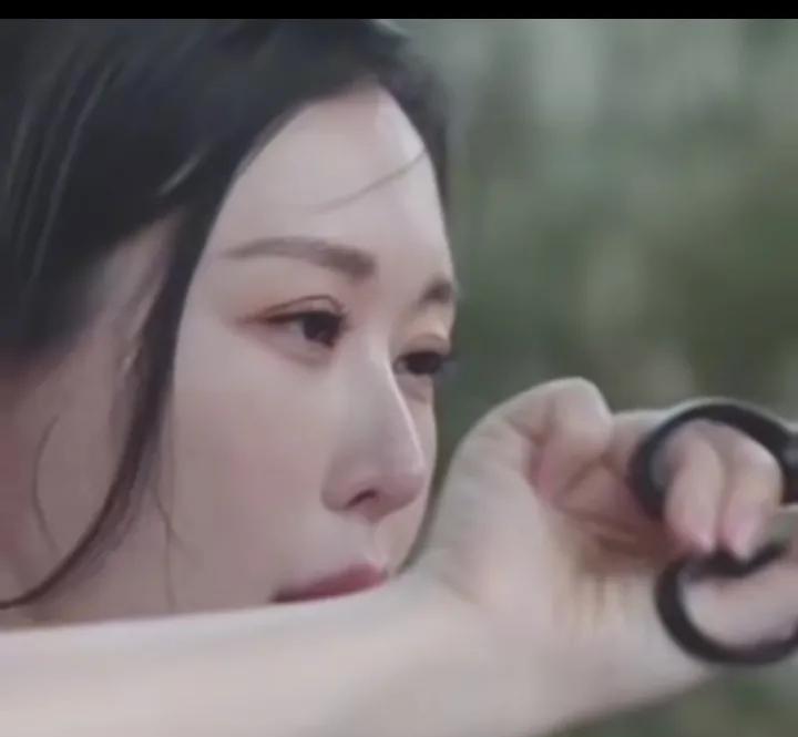 王石好福气，胡须都是他年轻漂亮的老婆帮他刮，一个男人能活到这个份上已经特别的成功