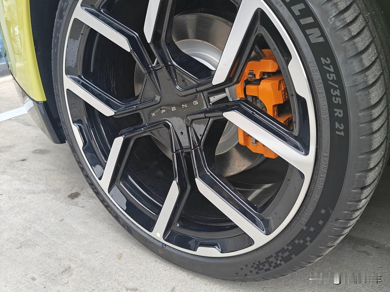 大家在看车的时候都会选择大轮毂觉得好看，帅气。但是忽略了一个问题就是大轮毂胎