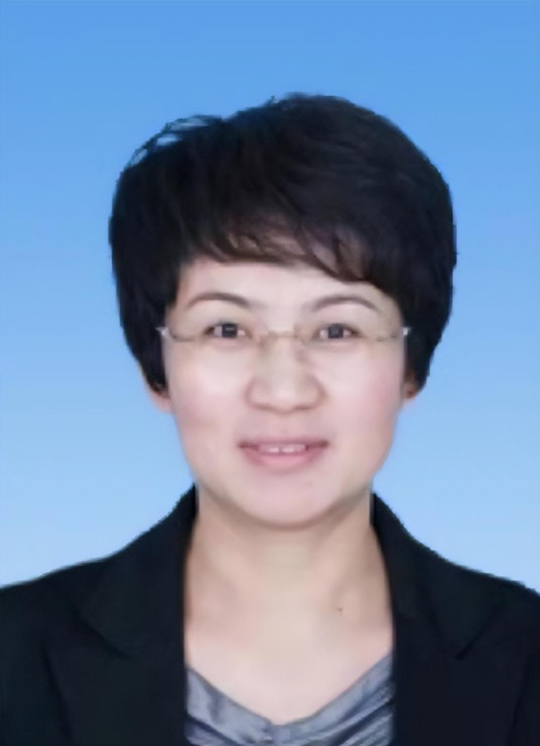 抓住一个女的。每天都有几名中号贪官落马的消息，这说明现在反腐力度越来越大，越