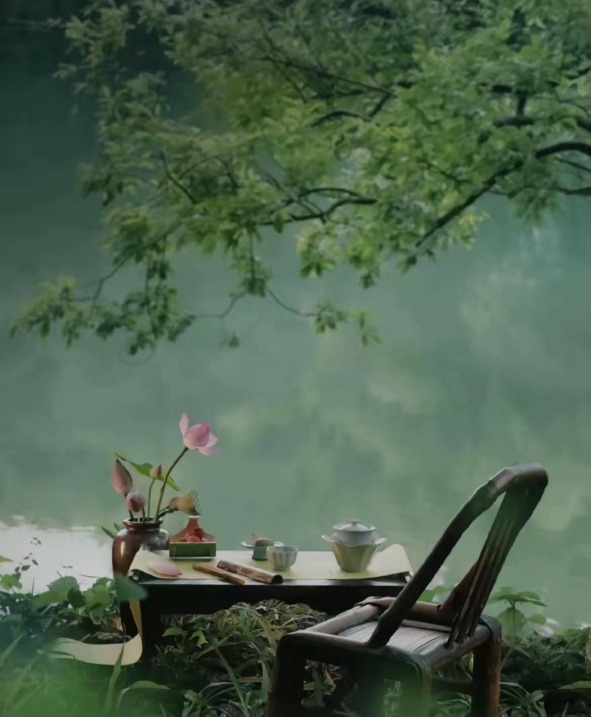 一段非常有道理的话：“千万不要在家闲着，即使没工作、没事干，也千万别躺平。因为人