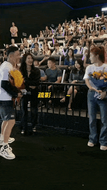 郑恺状态不对他都不敢正视江疏影一眼！！面对江疏影的时候，郑恺整个人就是很拘谨的感