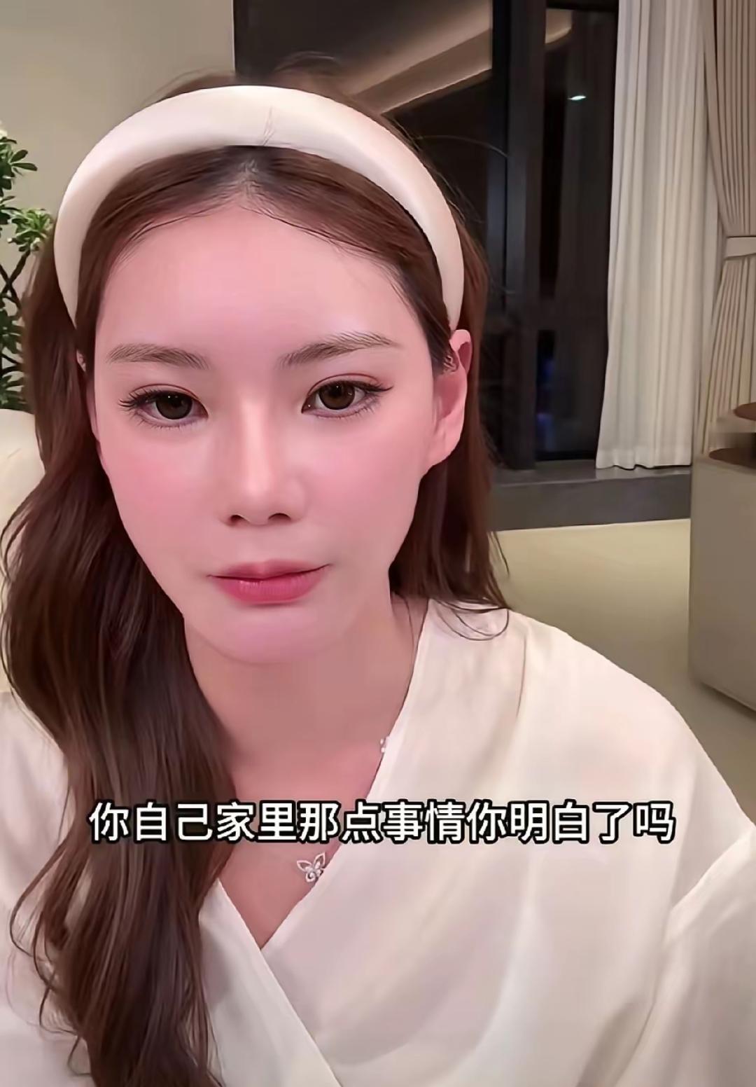 马筱梅直播翻脸了！一句“关你什么事”直接怼懵网友。往日高情商的她突然火药味十