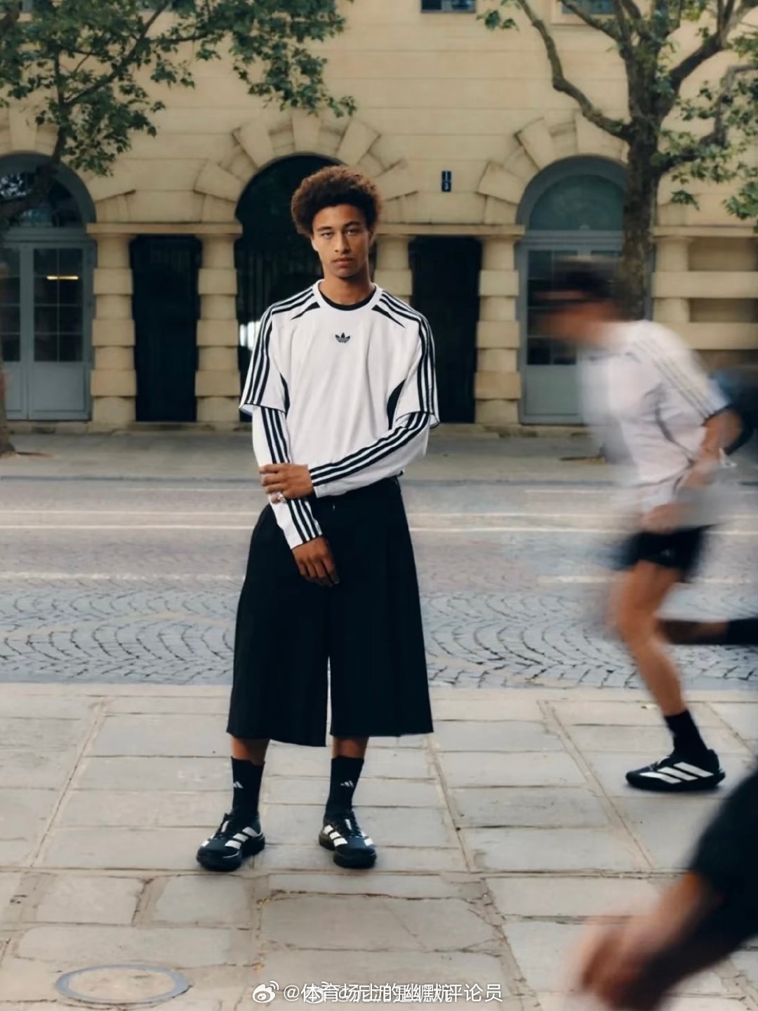 苏翊鸣坐拉塞尔副驾飙速别的不知道，我只想说这两位的脚可真“识货”！在跑鞋卷生卷死