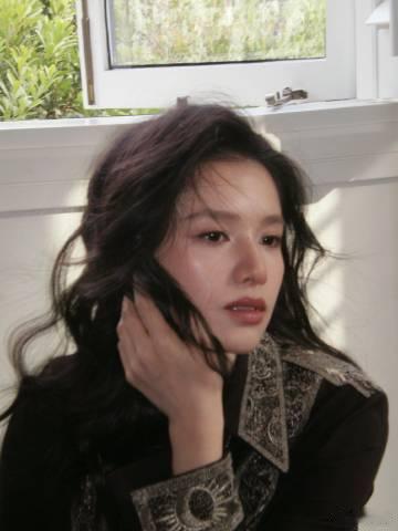 张婧仪扛住了怼脸拍张婧仪扛住了怼脸拍真的是太好看了呀，完全就是感受到凌乱美也