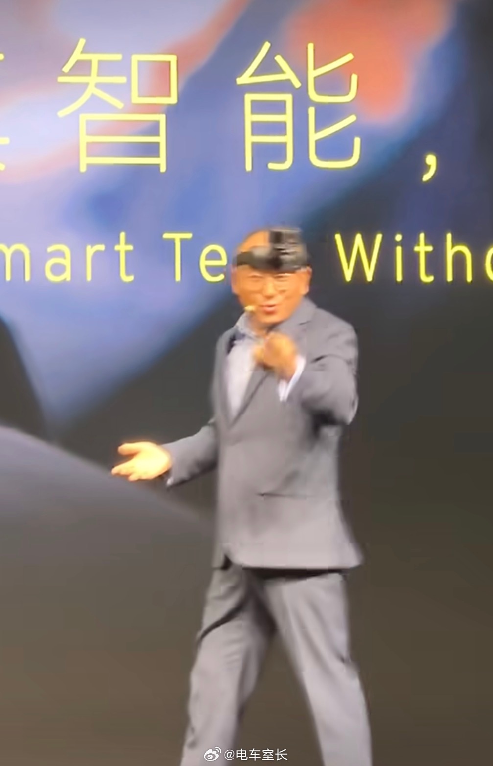 莲花CEO戴摄像头讽刺车顶激光雷达2017年6月份，吉利控股收购了莲花汽车51%