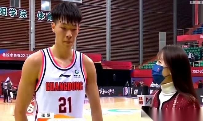 别再被那些带节奏的短视频忽悠了。张昊根本没被裁，黄明依也没跟广东彻底掰。但说实话，广东队这波操作，比