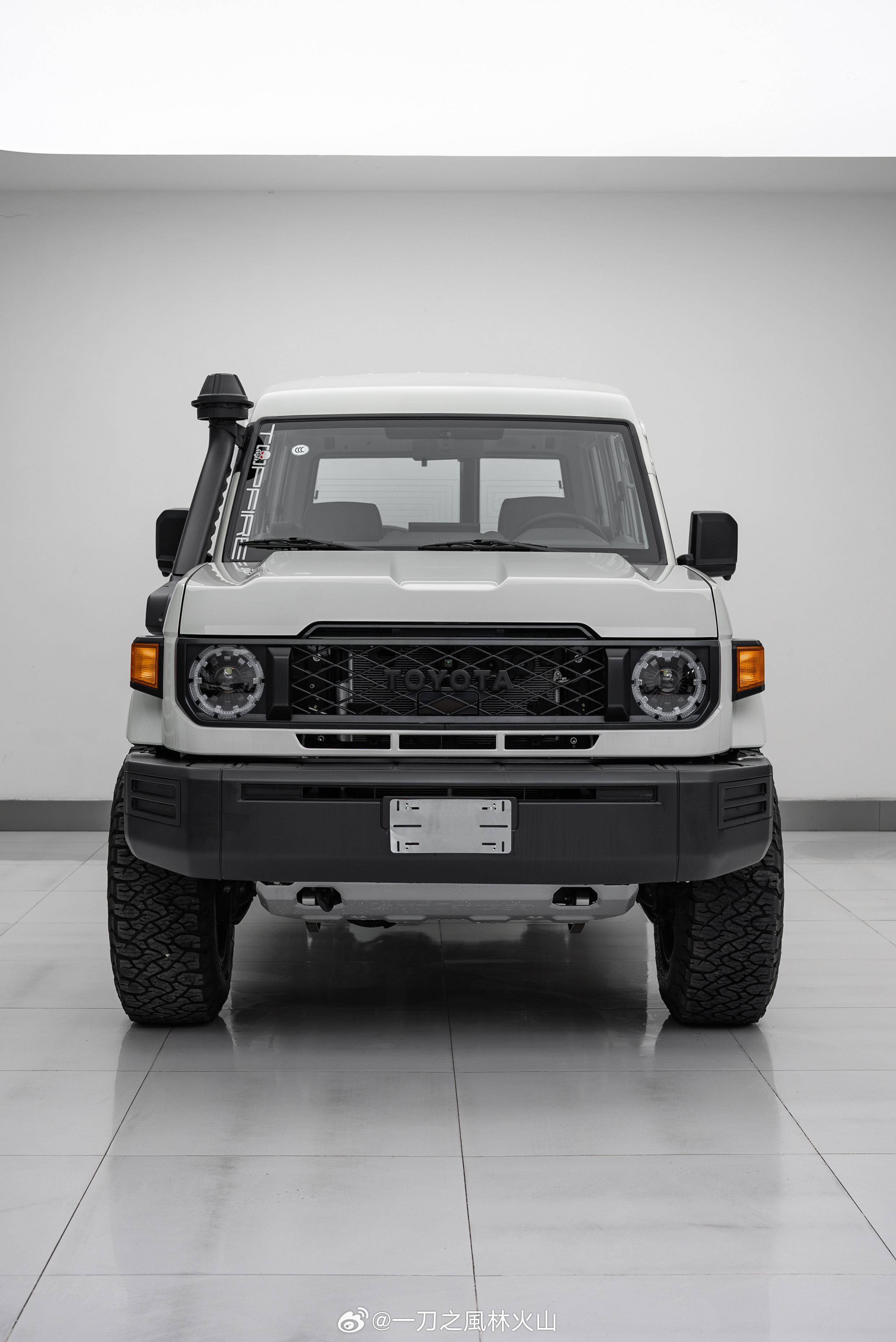 你拥有一部越野车的理由是什么？有些人的理由是环游世界：2011年夏天，两个美国人