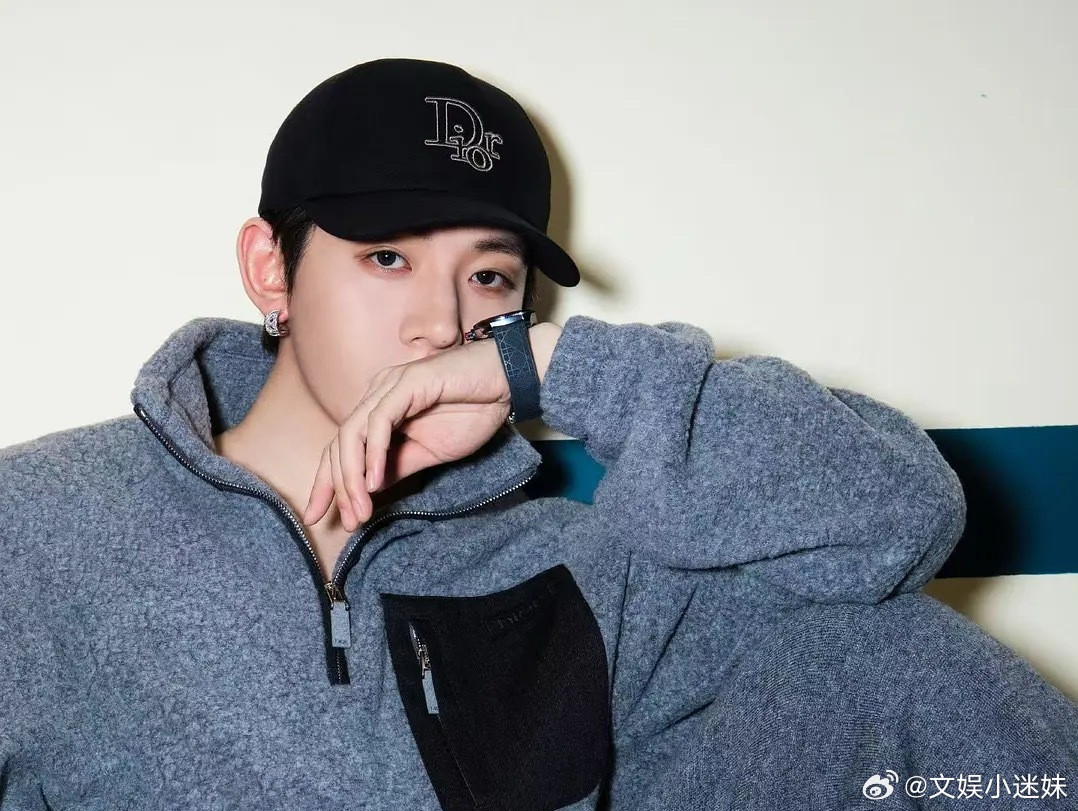 邓为巴黎落地生图好帅！状态可以，妆造也合适，时尚感稳稳拿捏！​​​