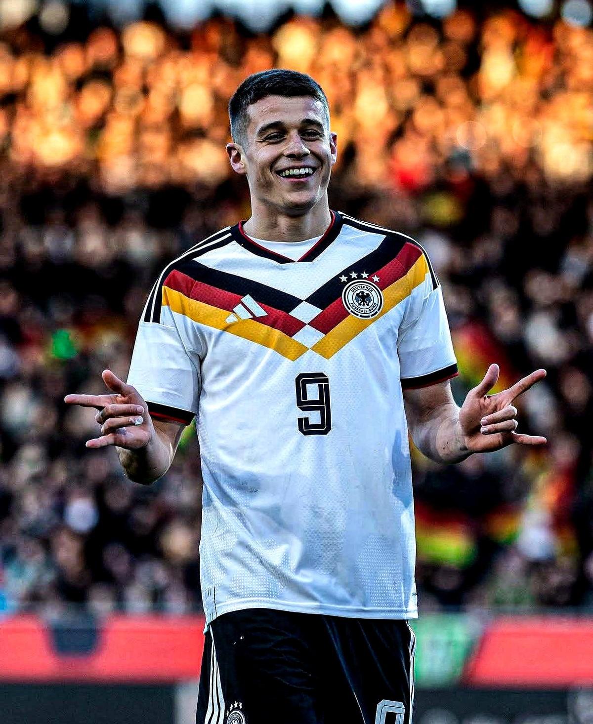 看到阿根廷也开始“满世界寻亲”，就想到了特雷索尔迪这个孩子。他身上流着我们的血